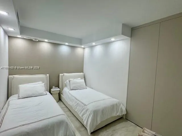9801 Collins Ave, #14E