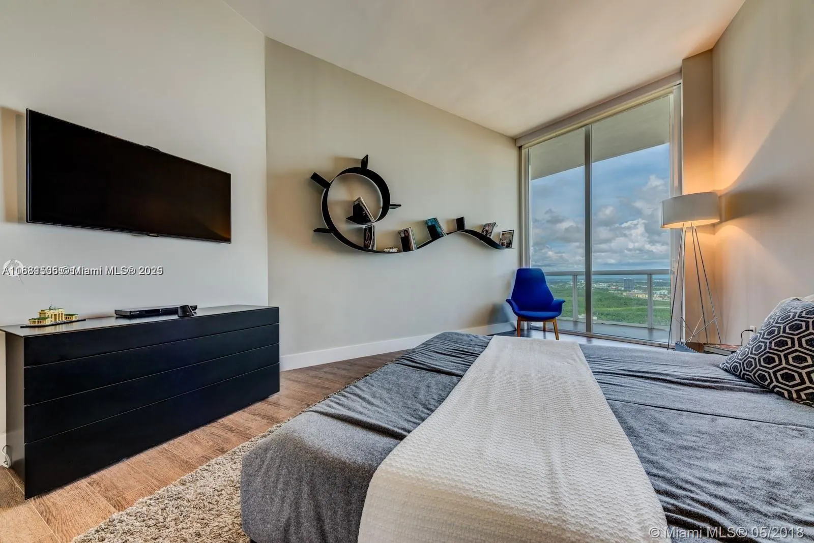 15811 Collins Ave, #3705