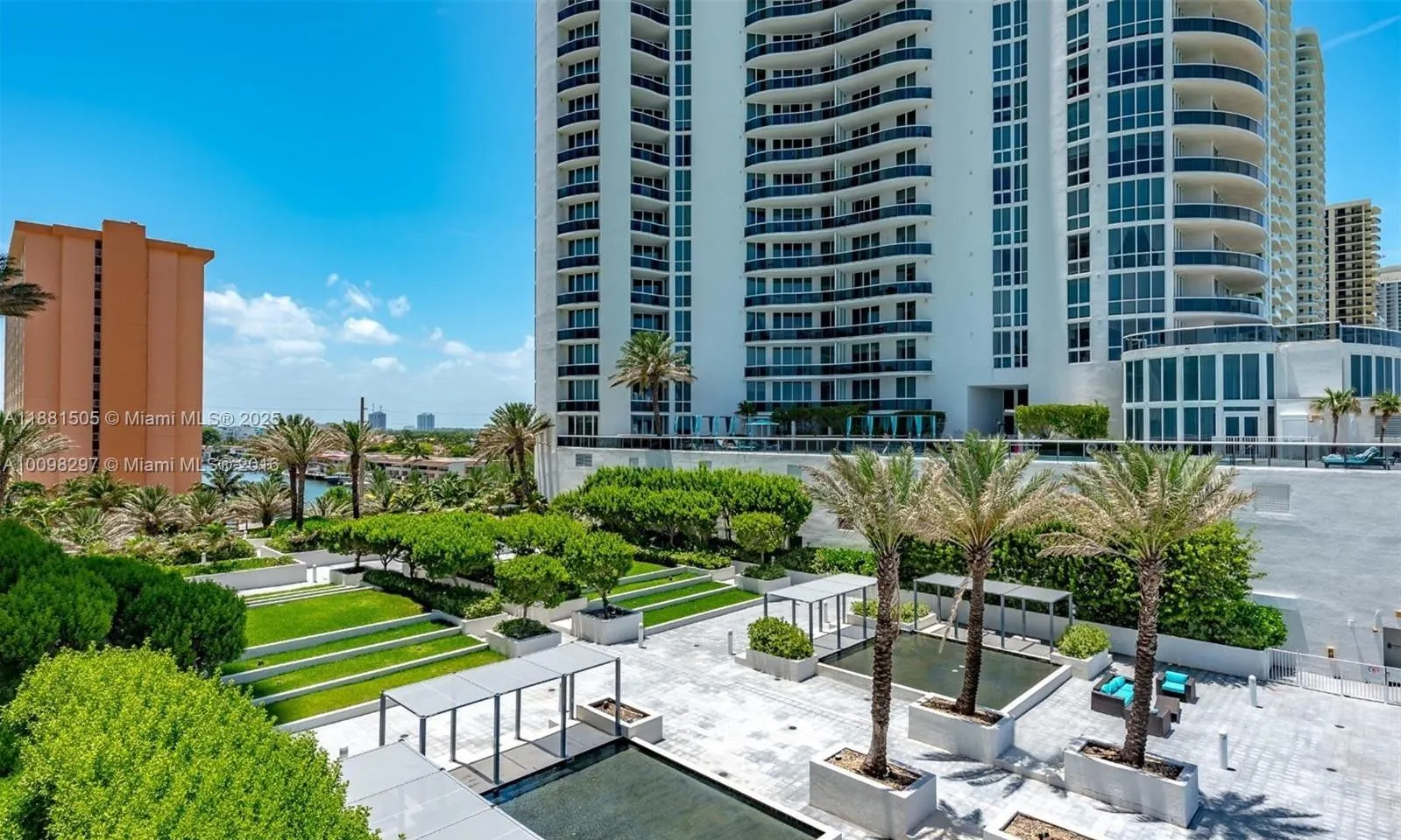 15811 Collins Ave, #3705