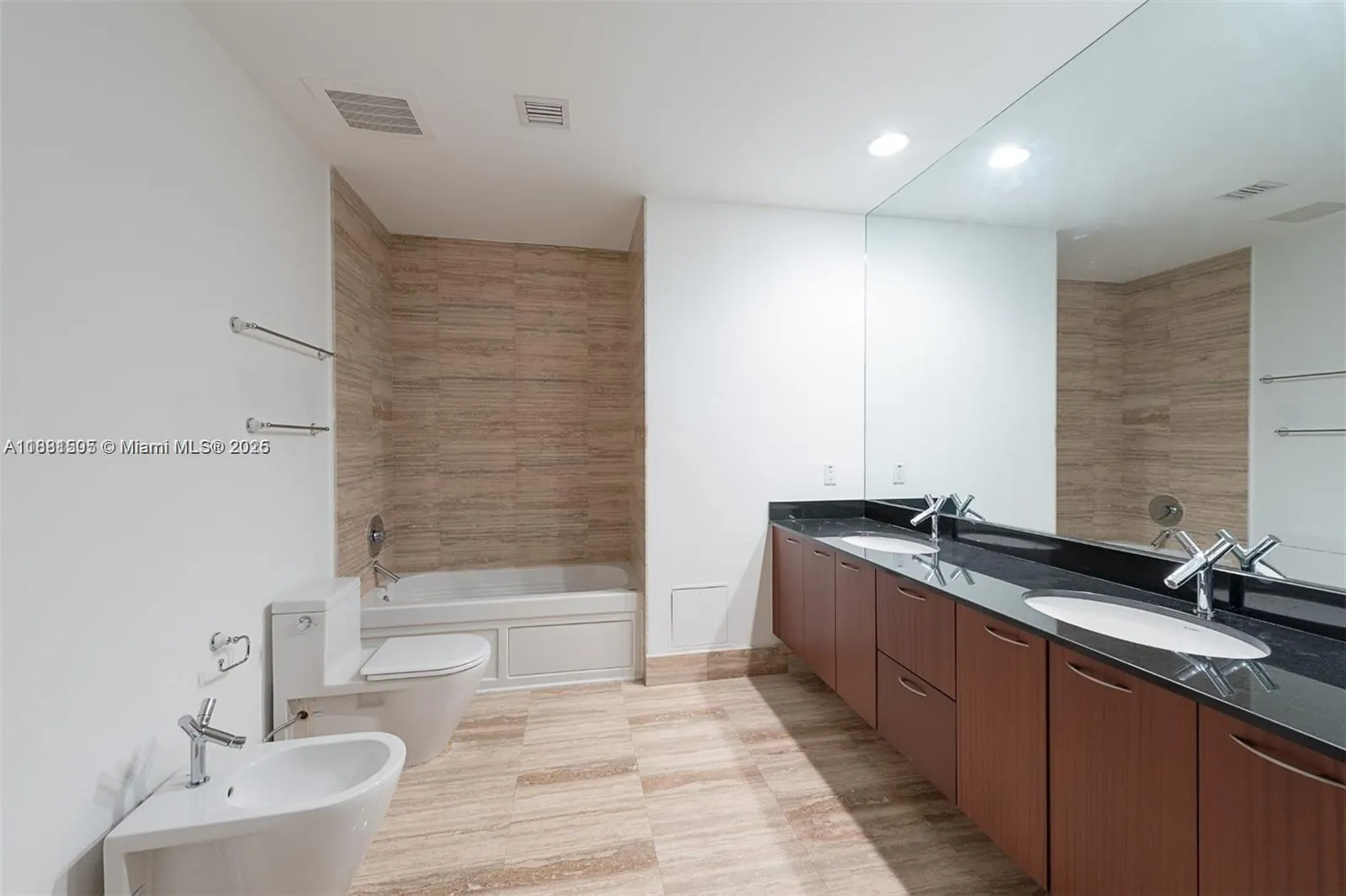 15811 Collins Ave, #3705