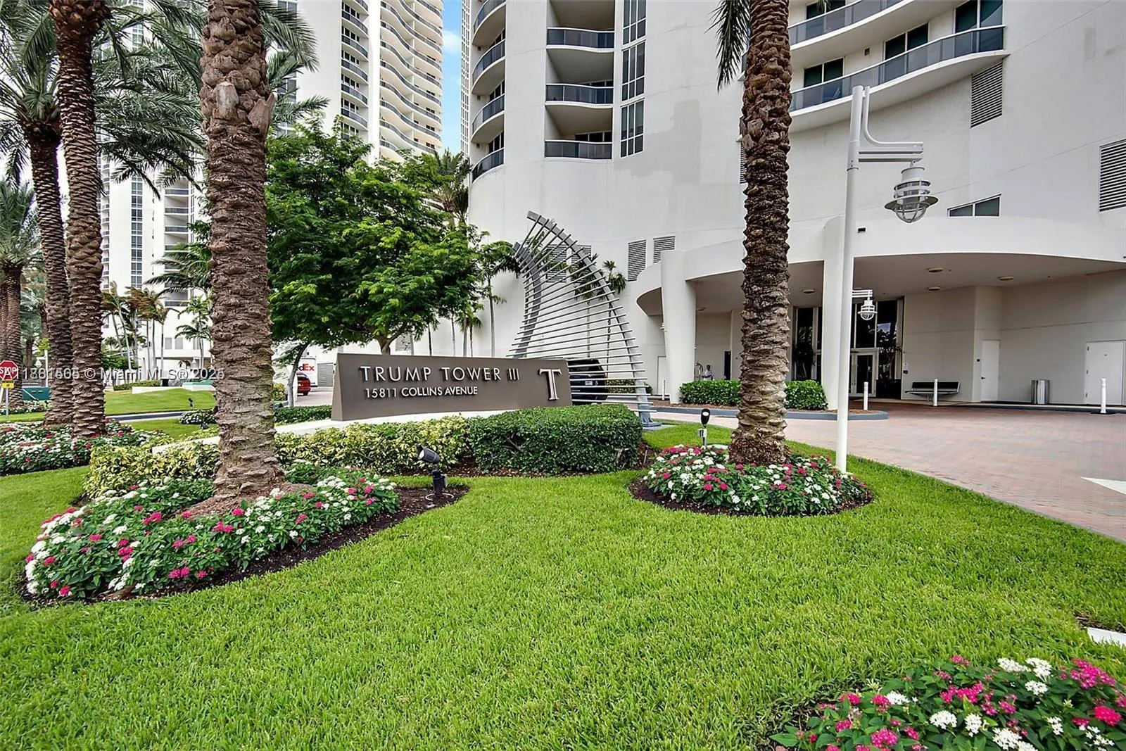 15811 Collins Ave, #3705