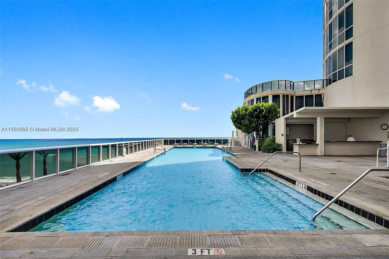 15811 Collins Ave, #3705