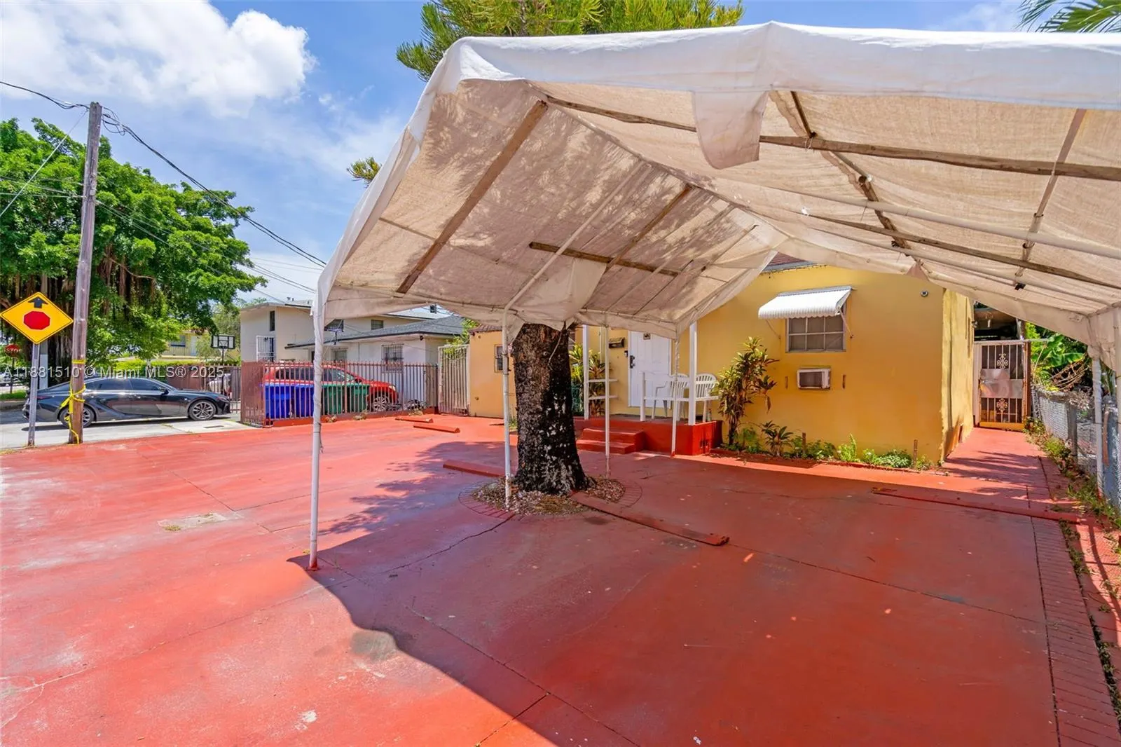 811 NW 24th Ct
