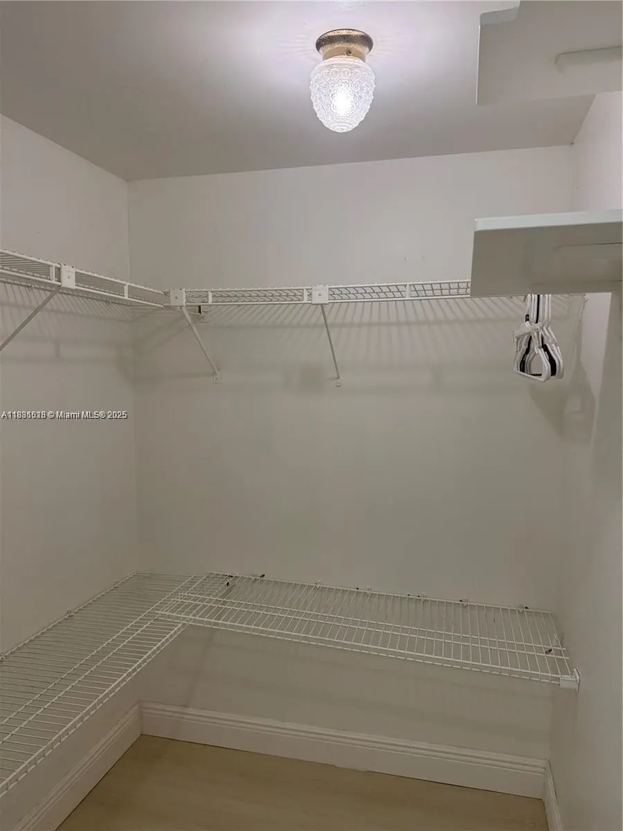 2781 Taft St, #212