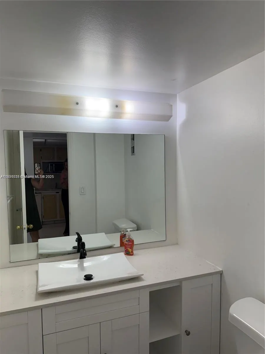 2781 Taft St, #212