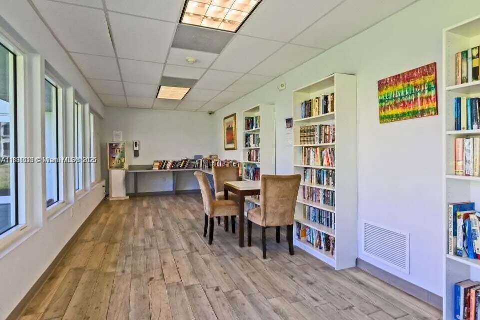2781 Taft St, #212