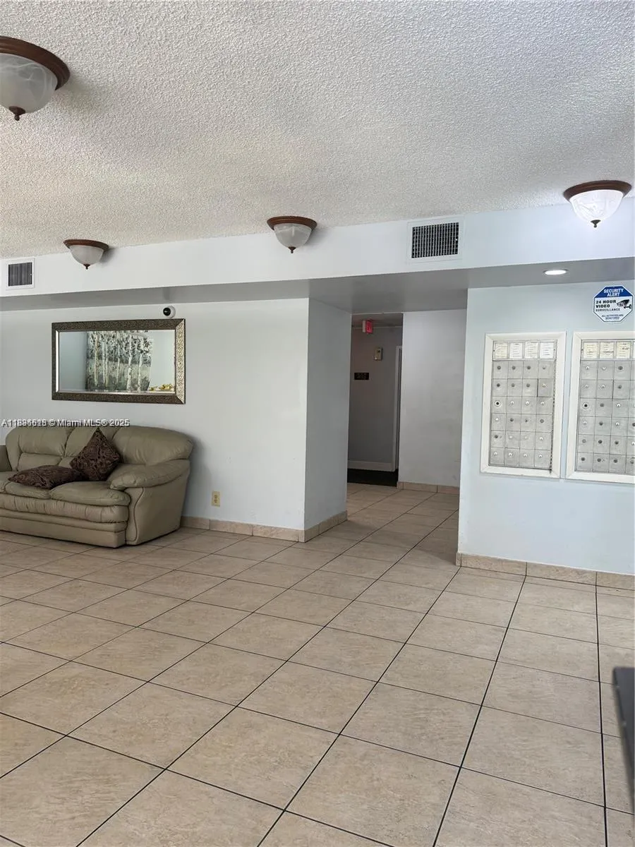 2781 Taft St, #212