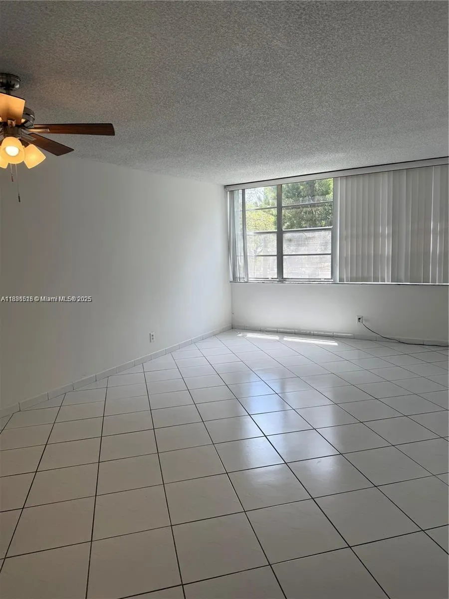 2781 Taft St, #212