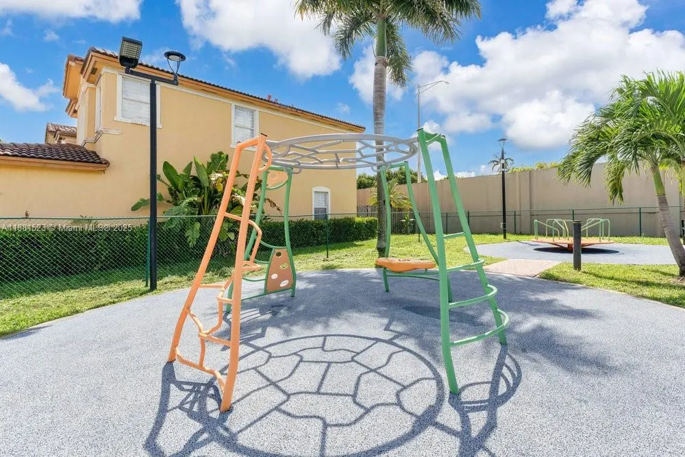 7427 NW 113th Path