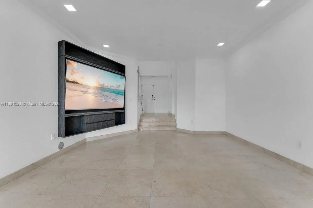 7427 NW 113th Path