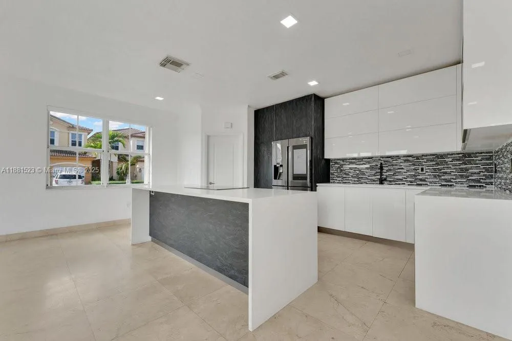7427 NW 113th Path