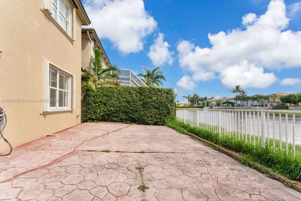7427 NW 113th Path