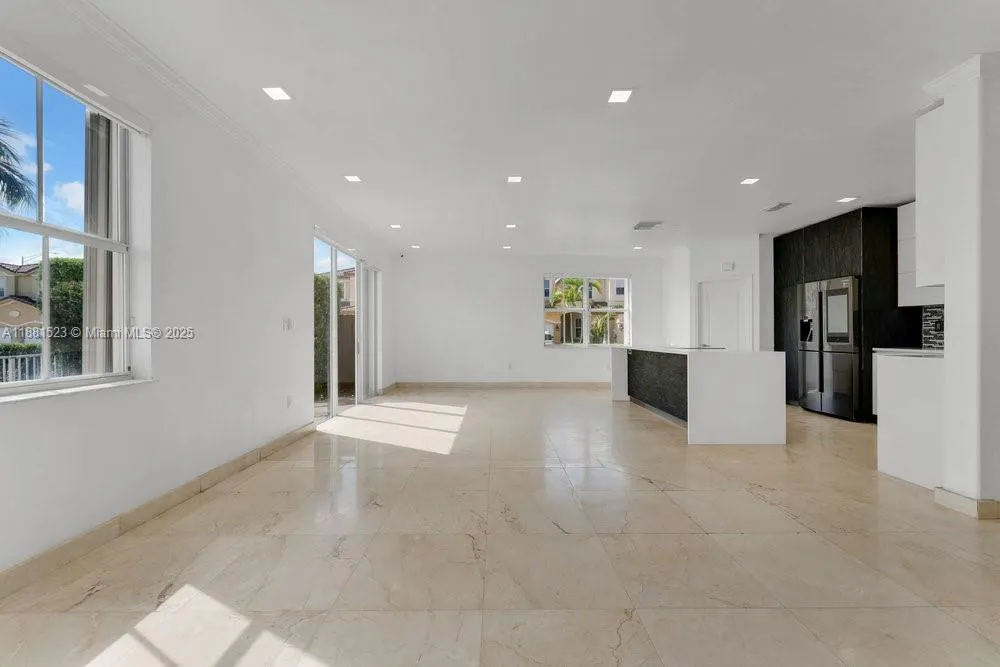 7427 NW 113th Path