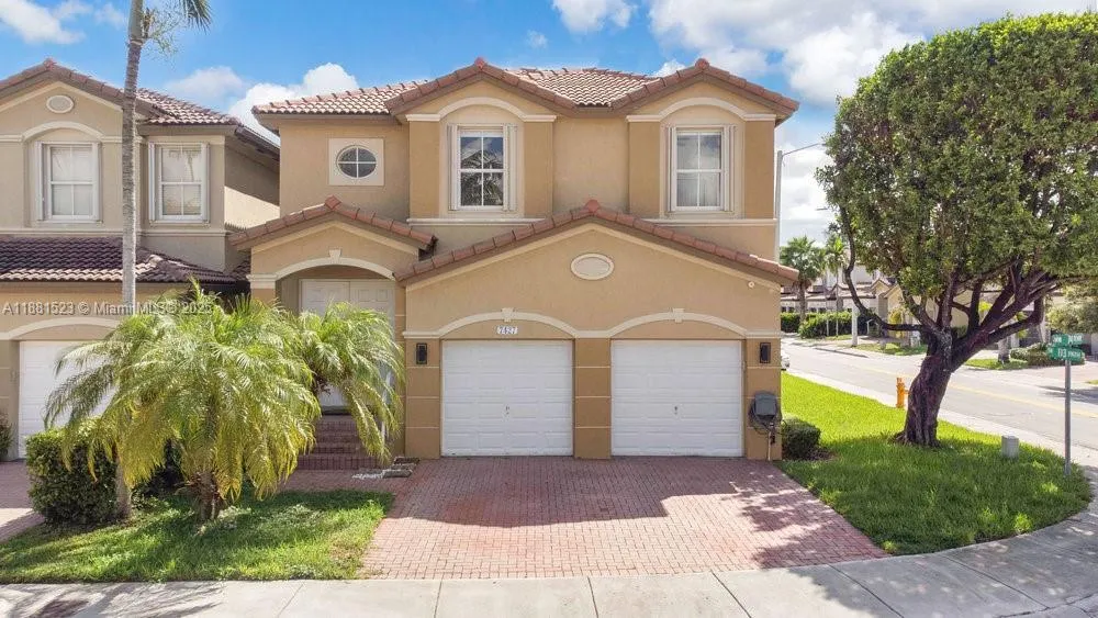 7427 NW 113th Path