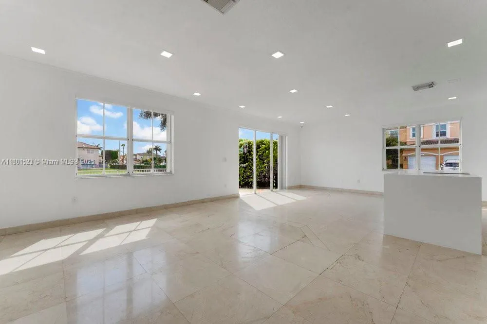 7427 NW 113th Path