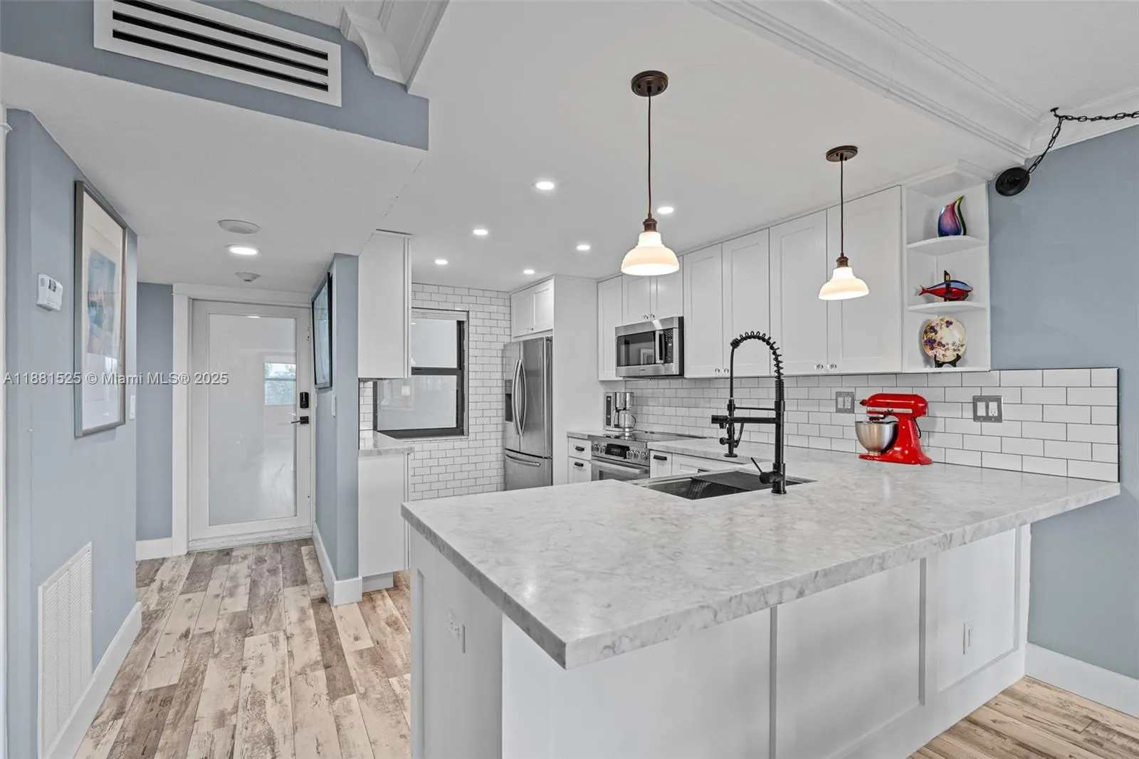 1401 N Riverside Dr, #604