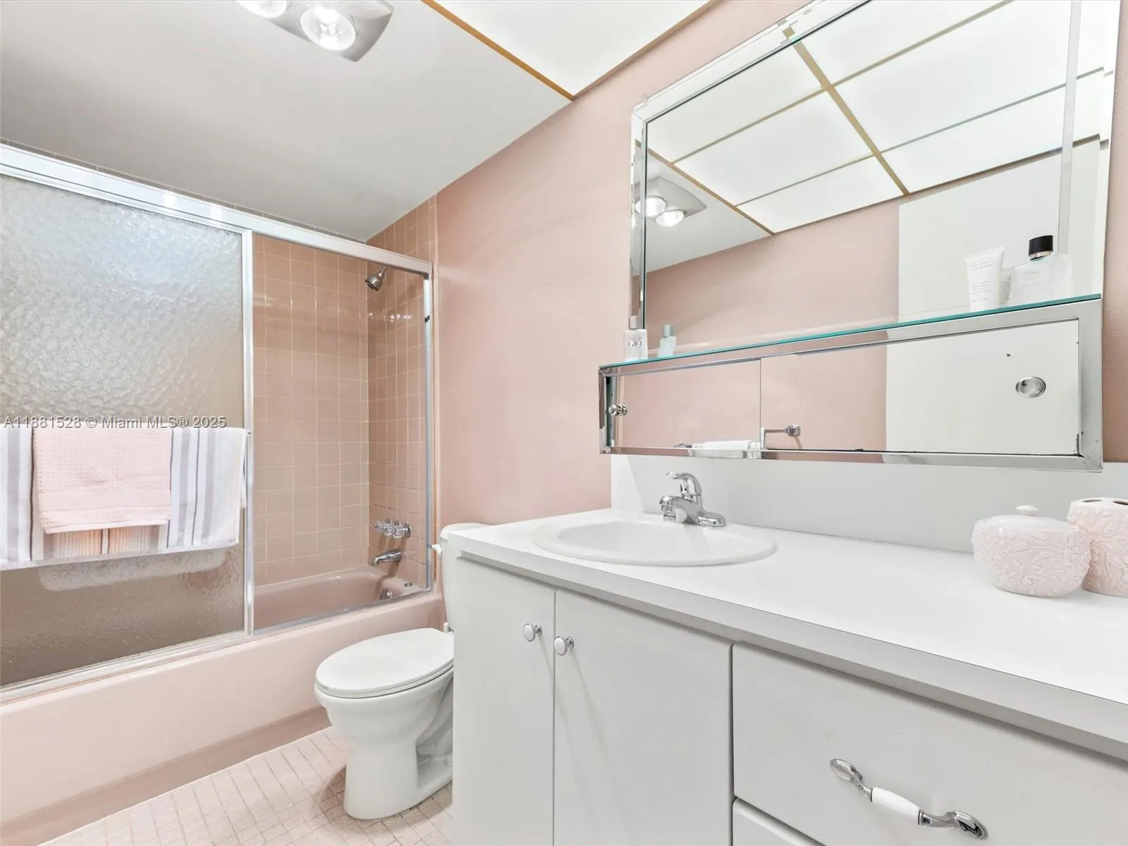 1001 NE 14th Ave, #207