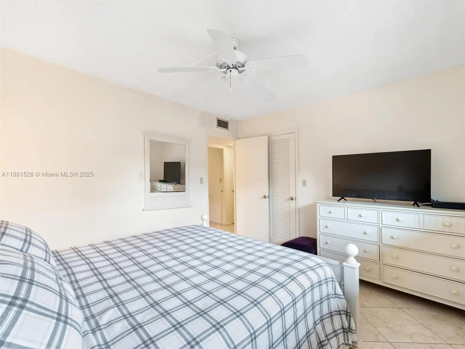 1001 NE 14th Ave, #207