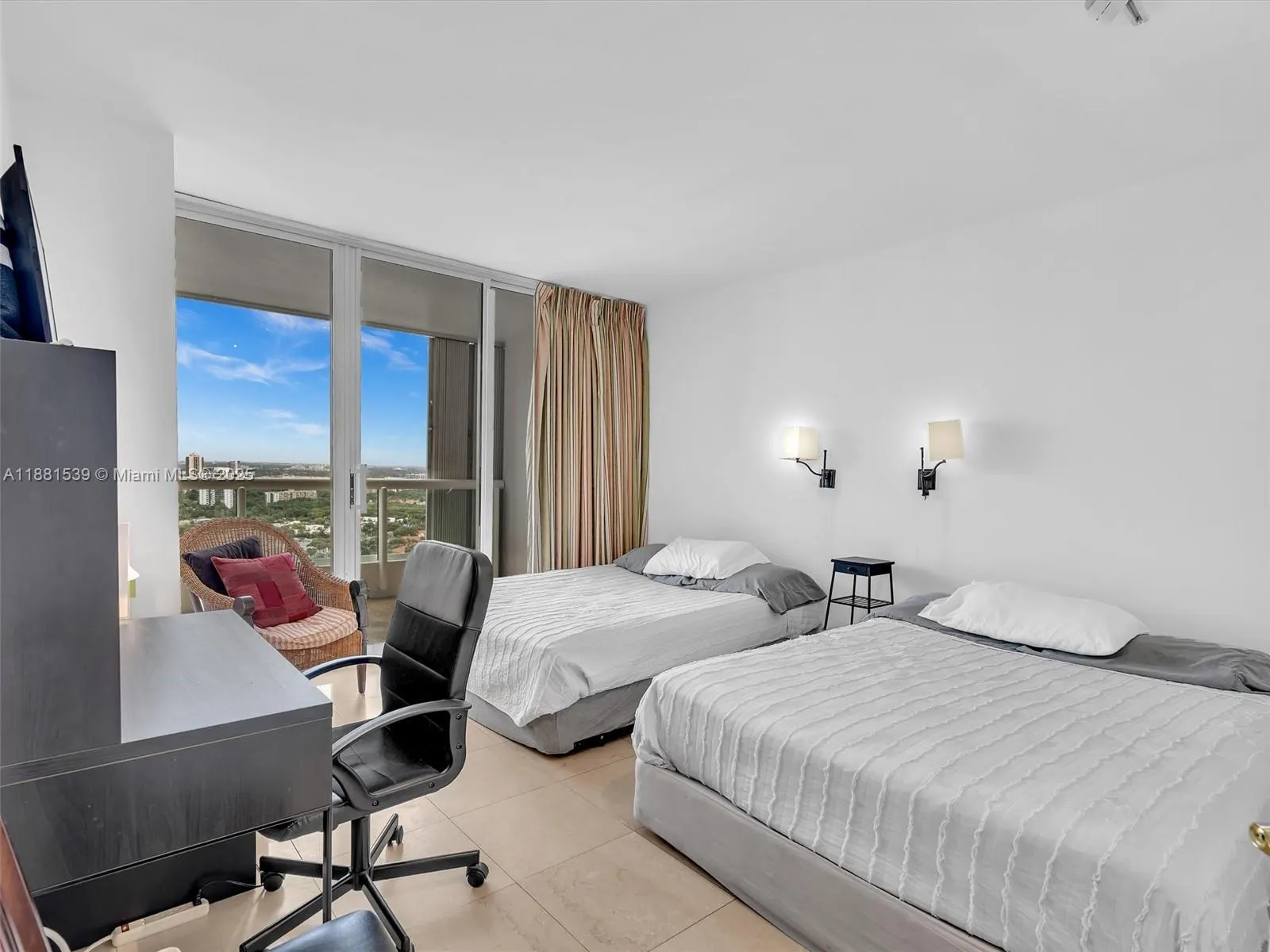 21205 Yacht Club Dr, #2605