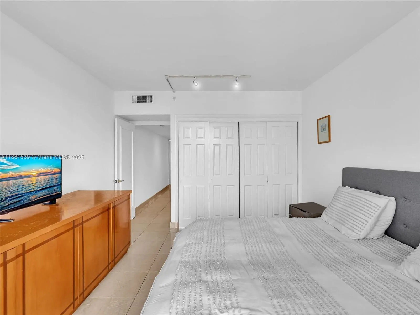 21205 Yacht Club Dr, #2605