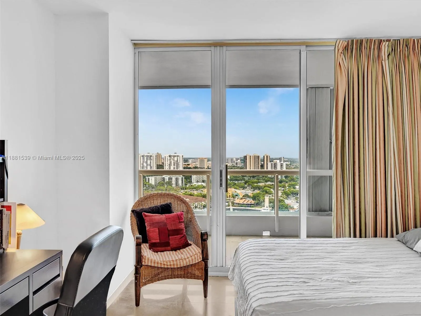 21205 Yacht Club Dr, #2605