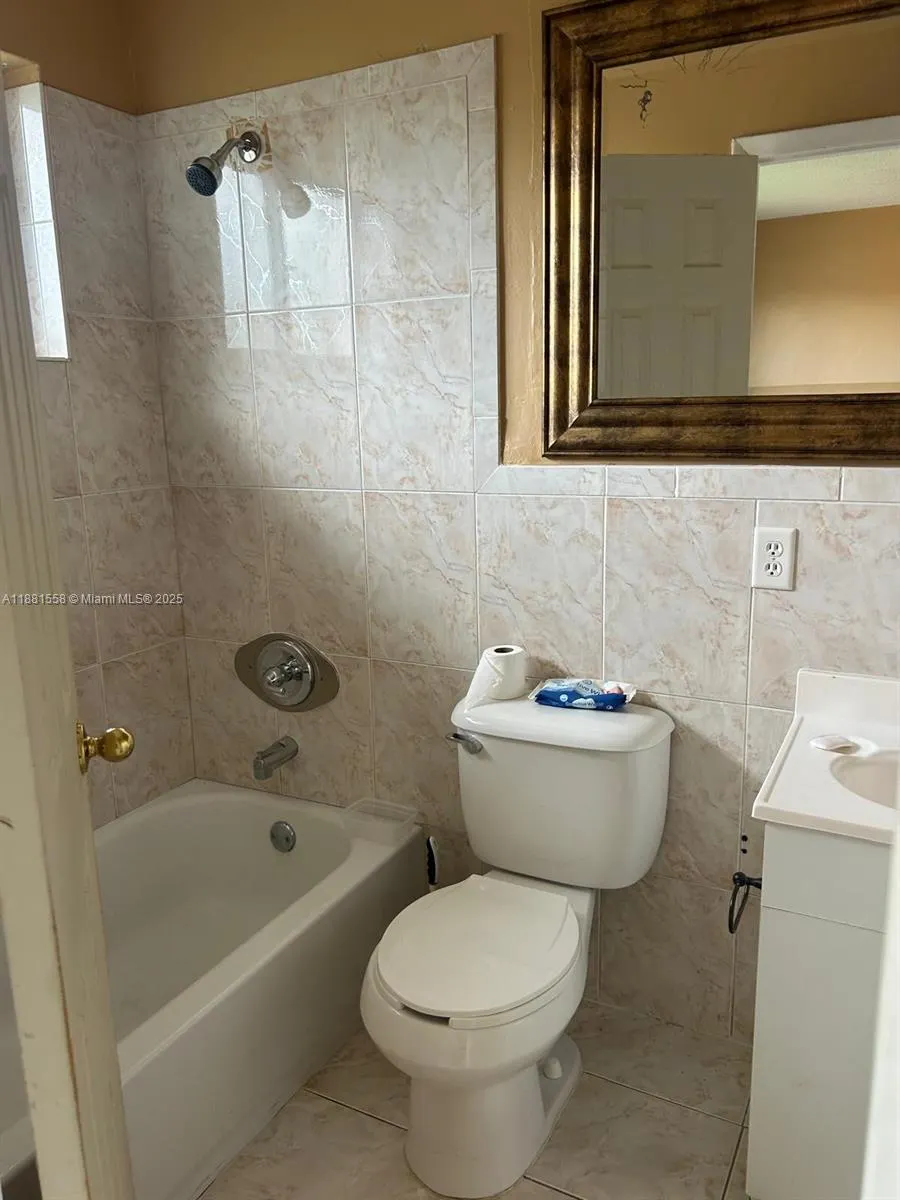 1154 W 35th St, #231