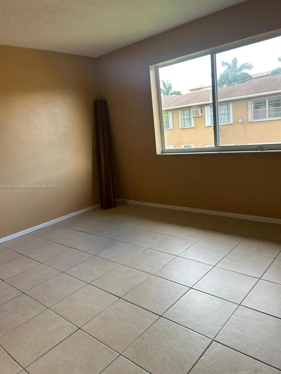 1154 W 35th St, #231