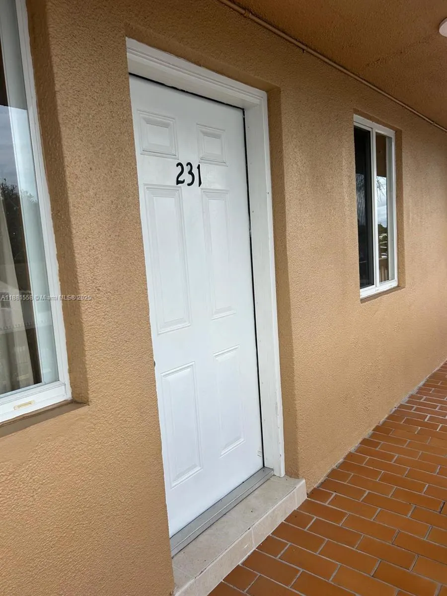 1154 W 35th St, #231