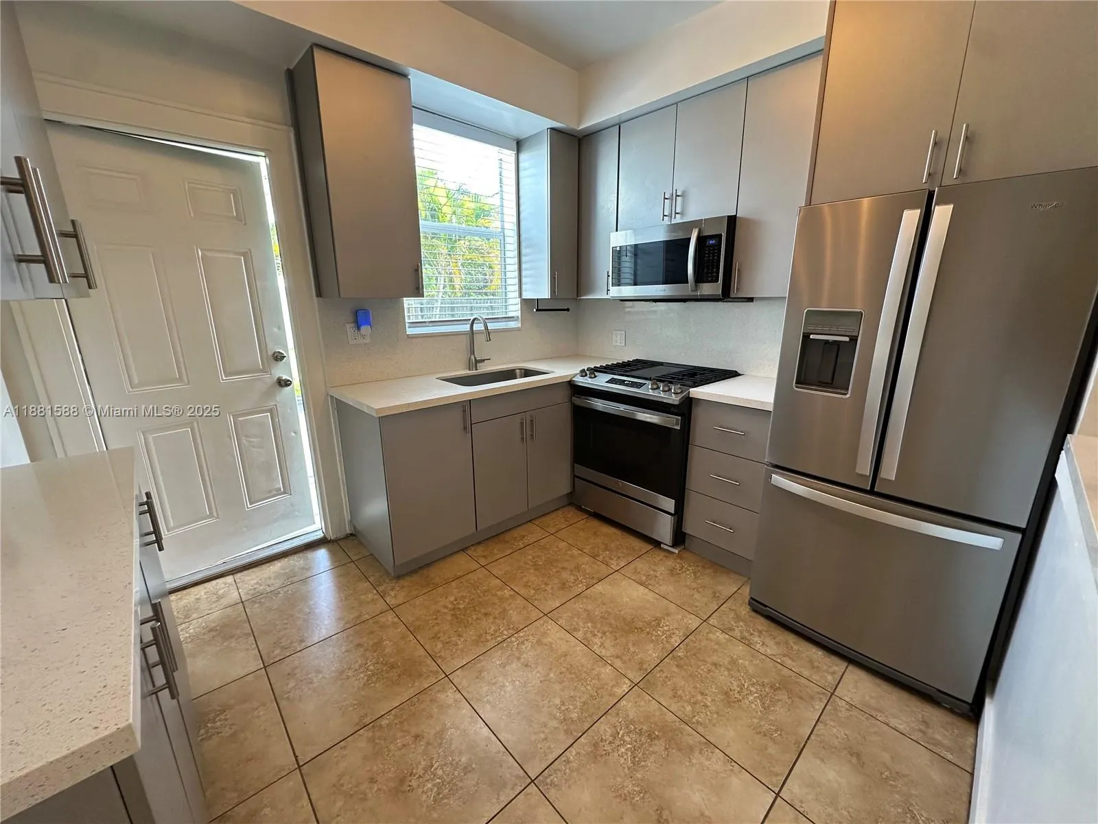 411 SW 19th St, #1-2