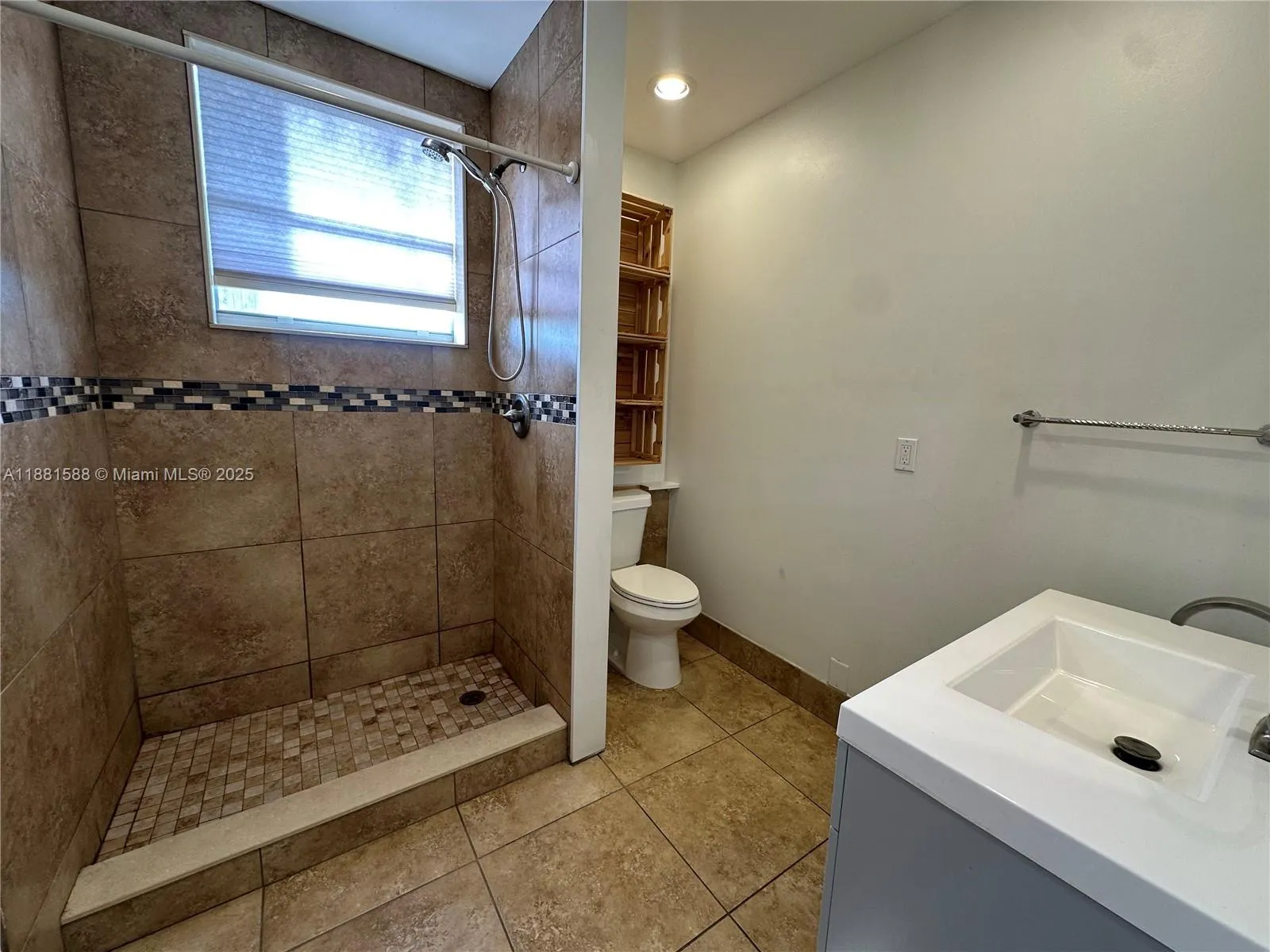 411 SW 19th St, #1-2