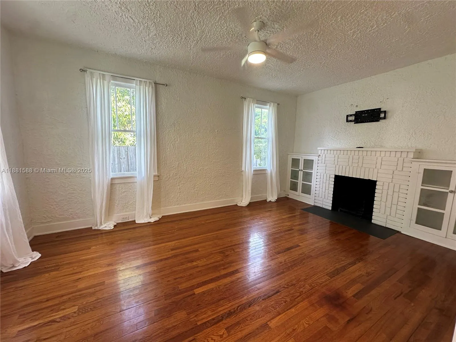 411 SW 19th St, #1-2