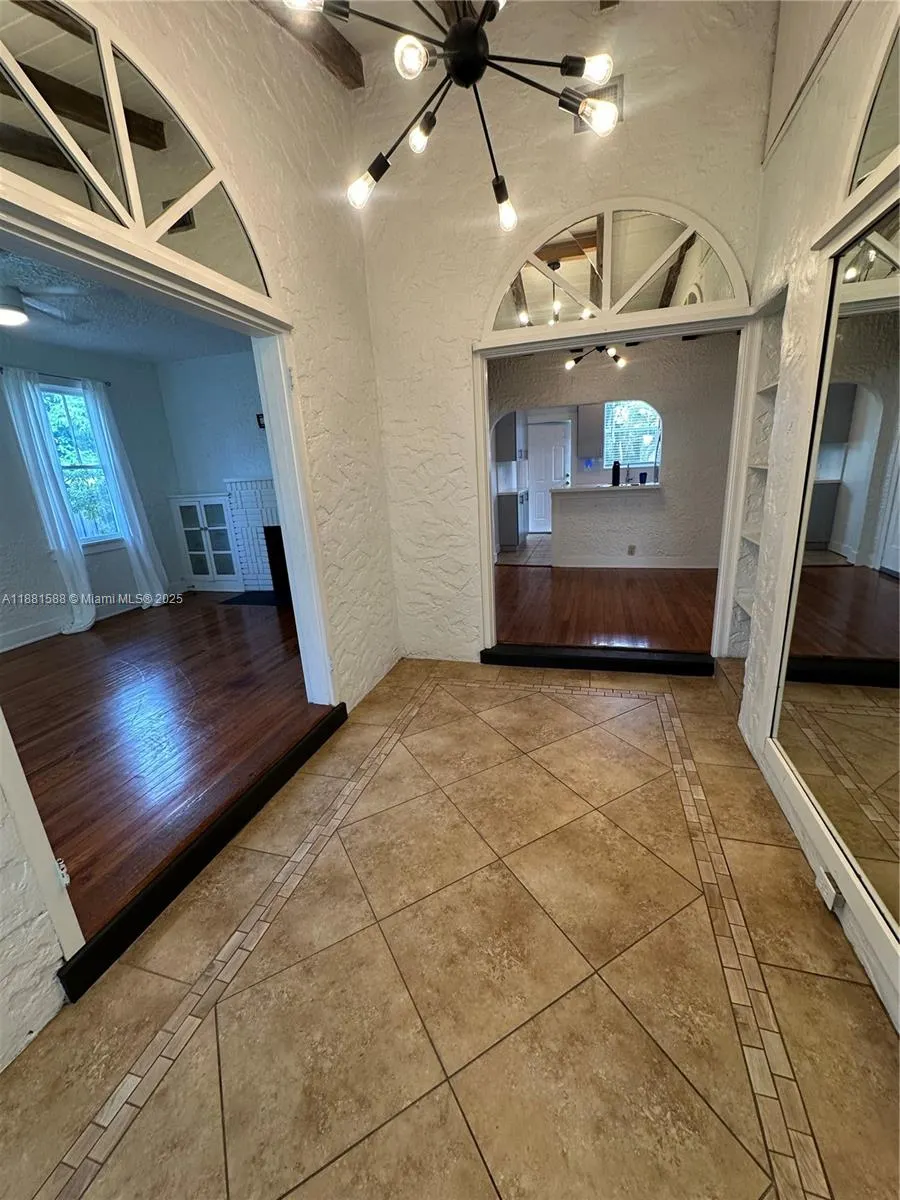 411 SW 19th St, #1-2