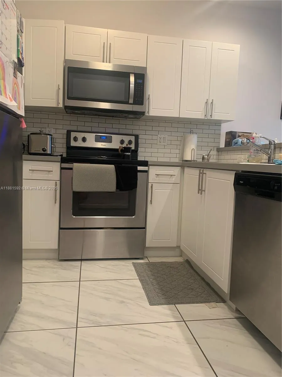 808 E 32nd St, #808