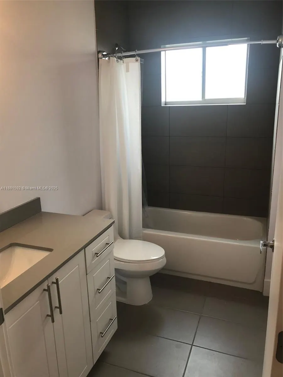 808 E 32nd St, #808