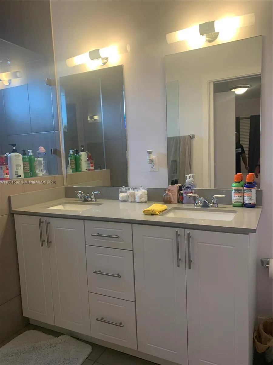 808 E 32nd St, #808