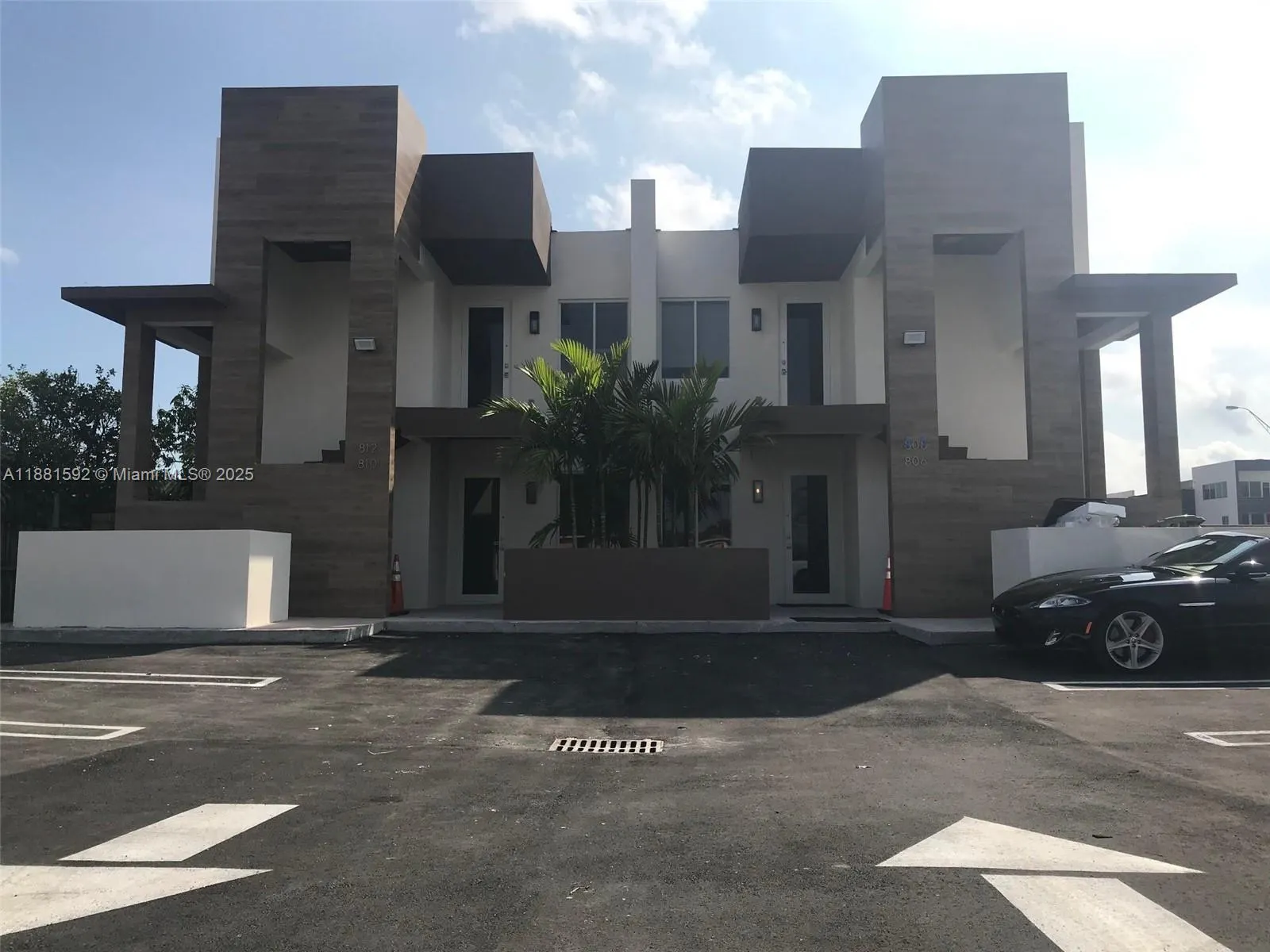 808 E 32nd St, #808