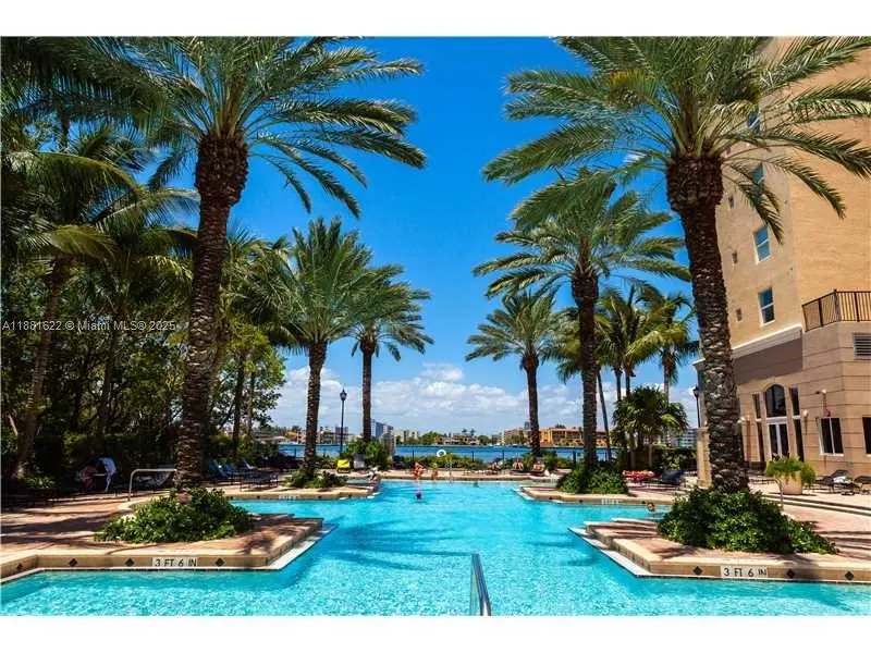17125 N Bay Rd, #3305