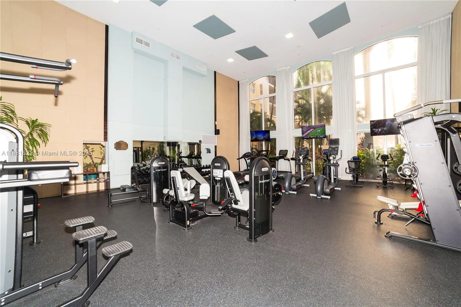 17125 N Bay Rd, #3305
