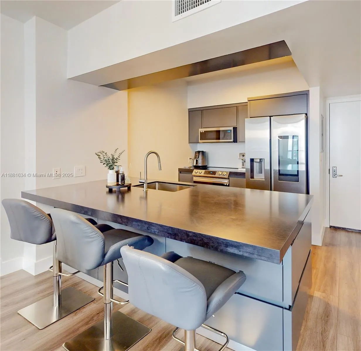 1750 N Bayshore Dr, #2803