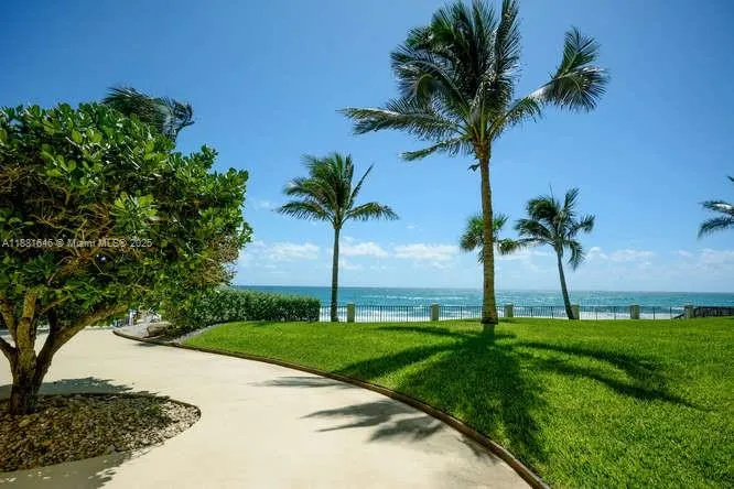 100 Beach Rd, #204