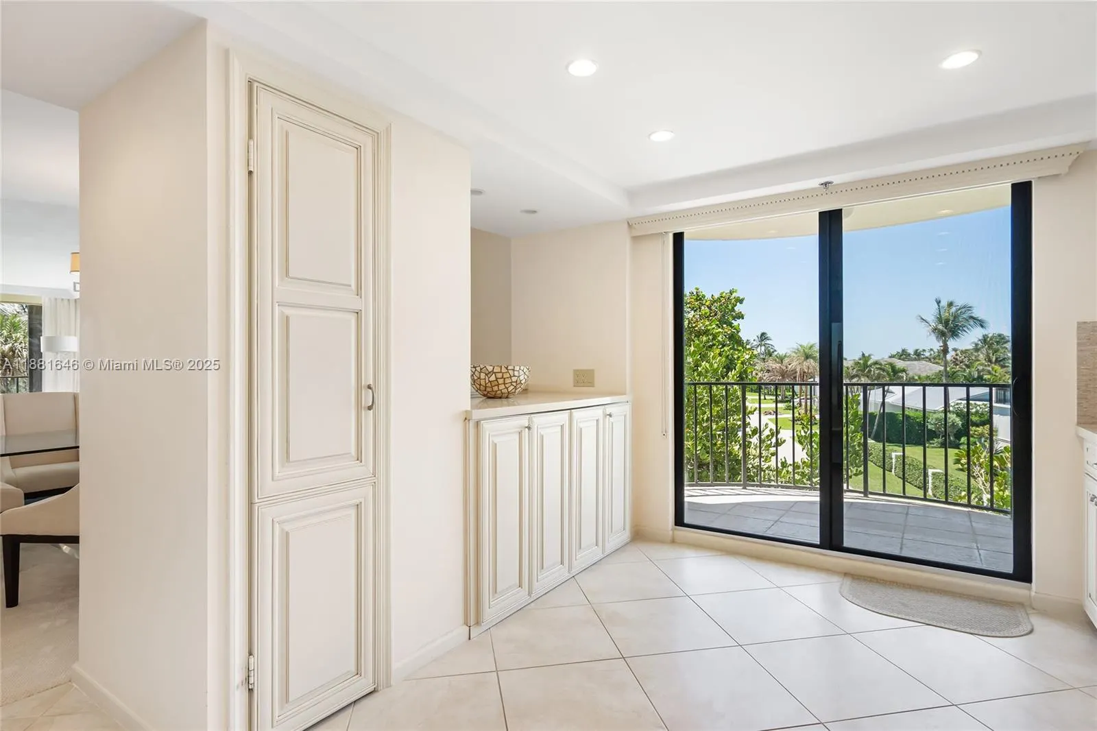 100 Beach Rd, #204