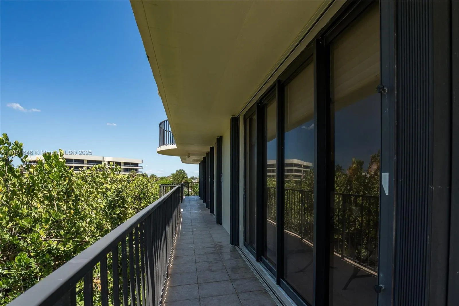 100 Beach Rd, #204