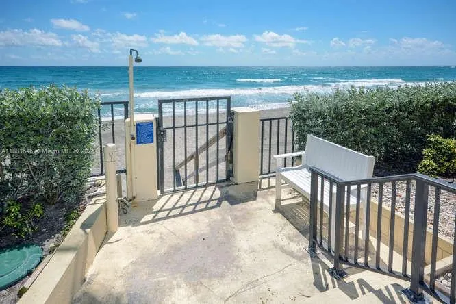 100 Beach Rd, #204