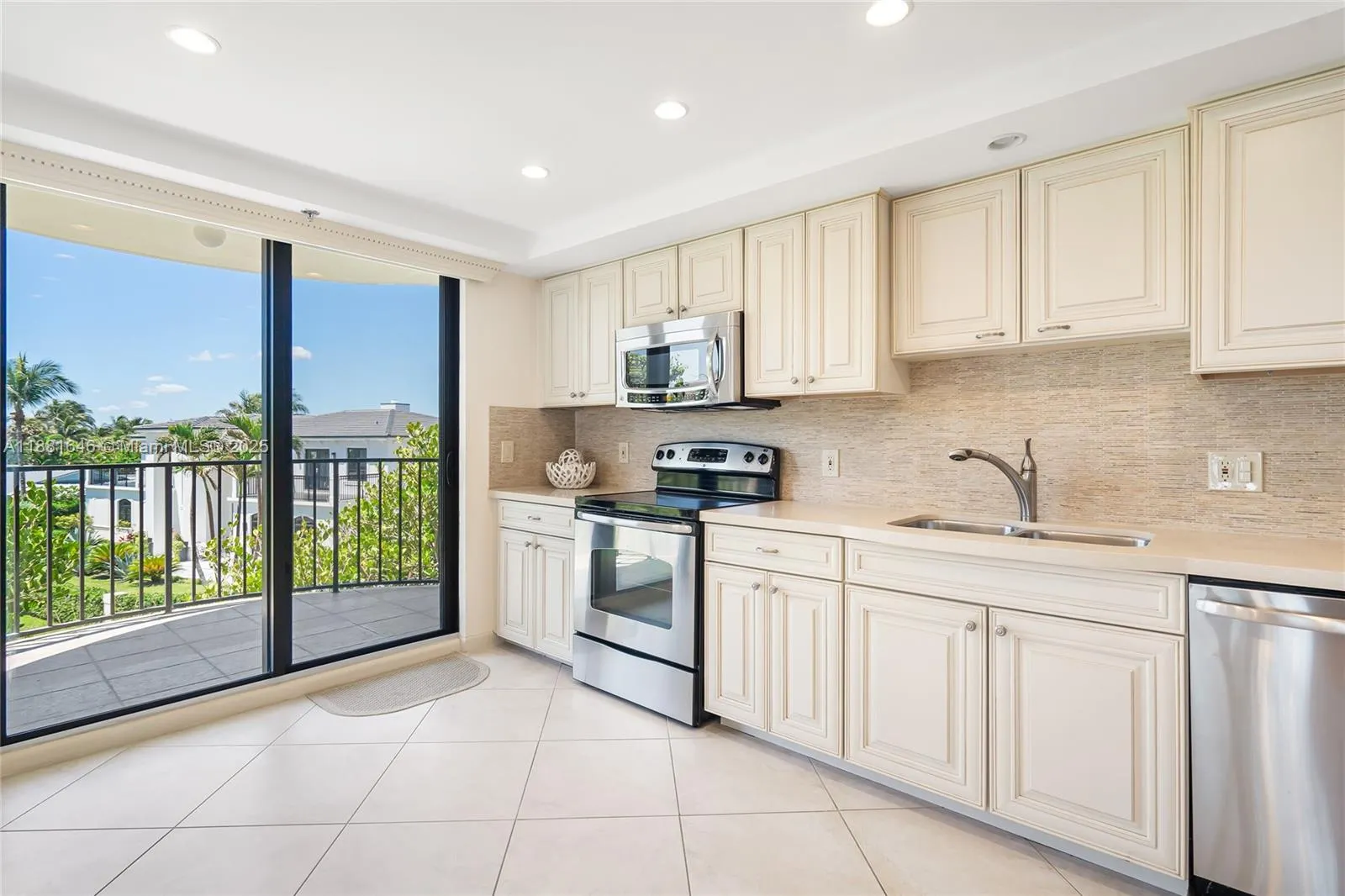 100 Beach Rd, #204