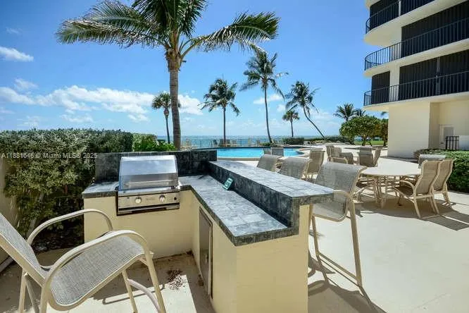 100 Beach Rd, #204
