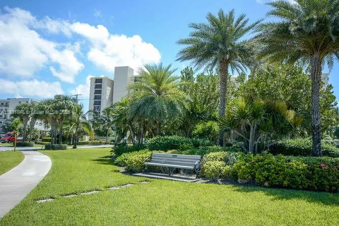 100 Beach Rd, #204