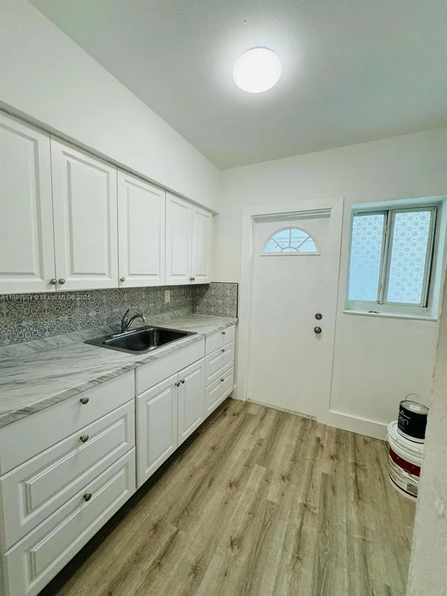 1135 Euclid Ave, #105