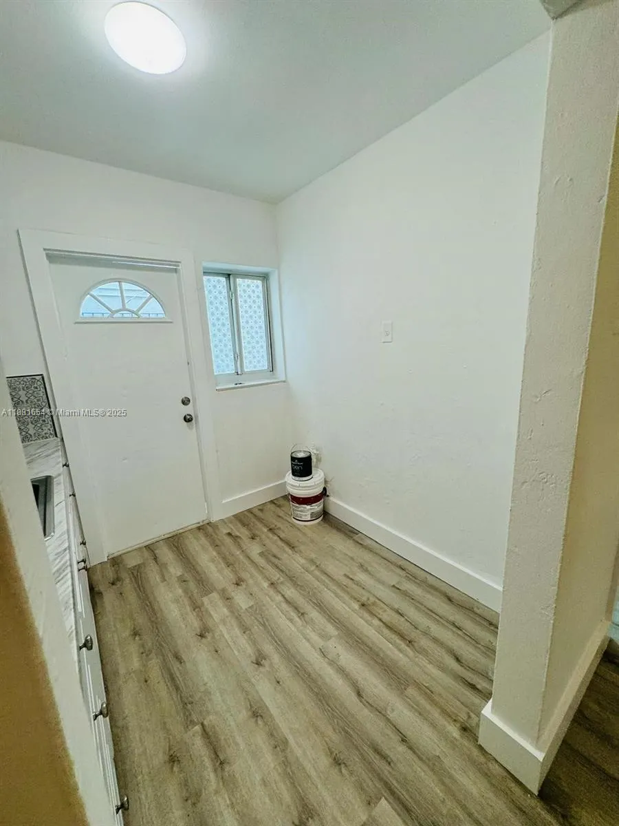 1135 Euclid Ave, #105