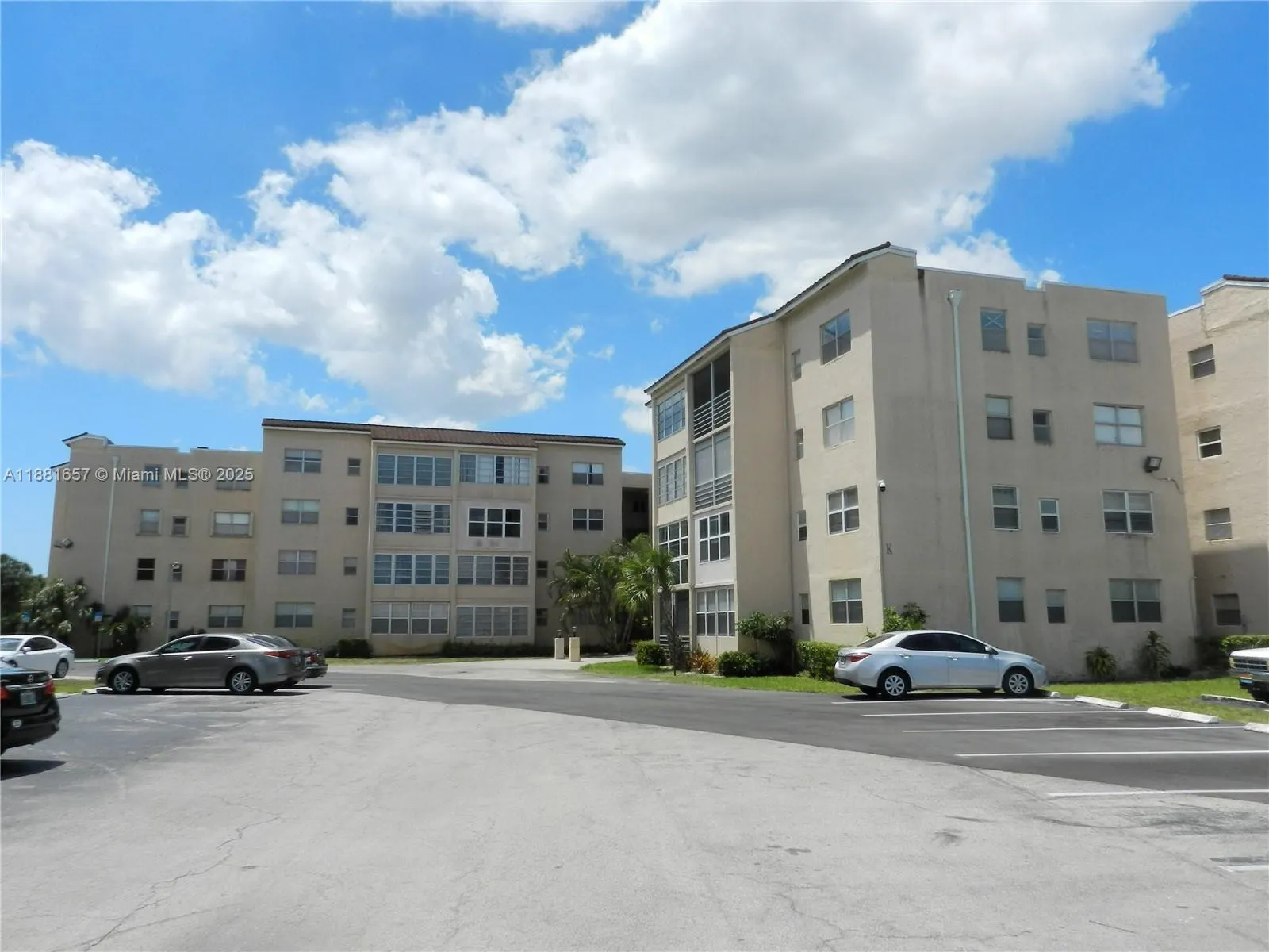 2860 Somerset Dr, #211K