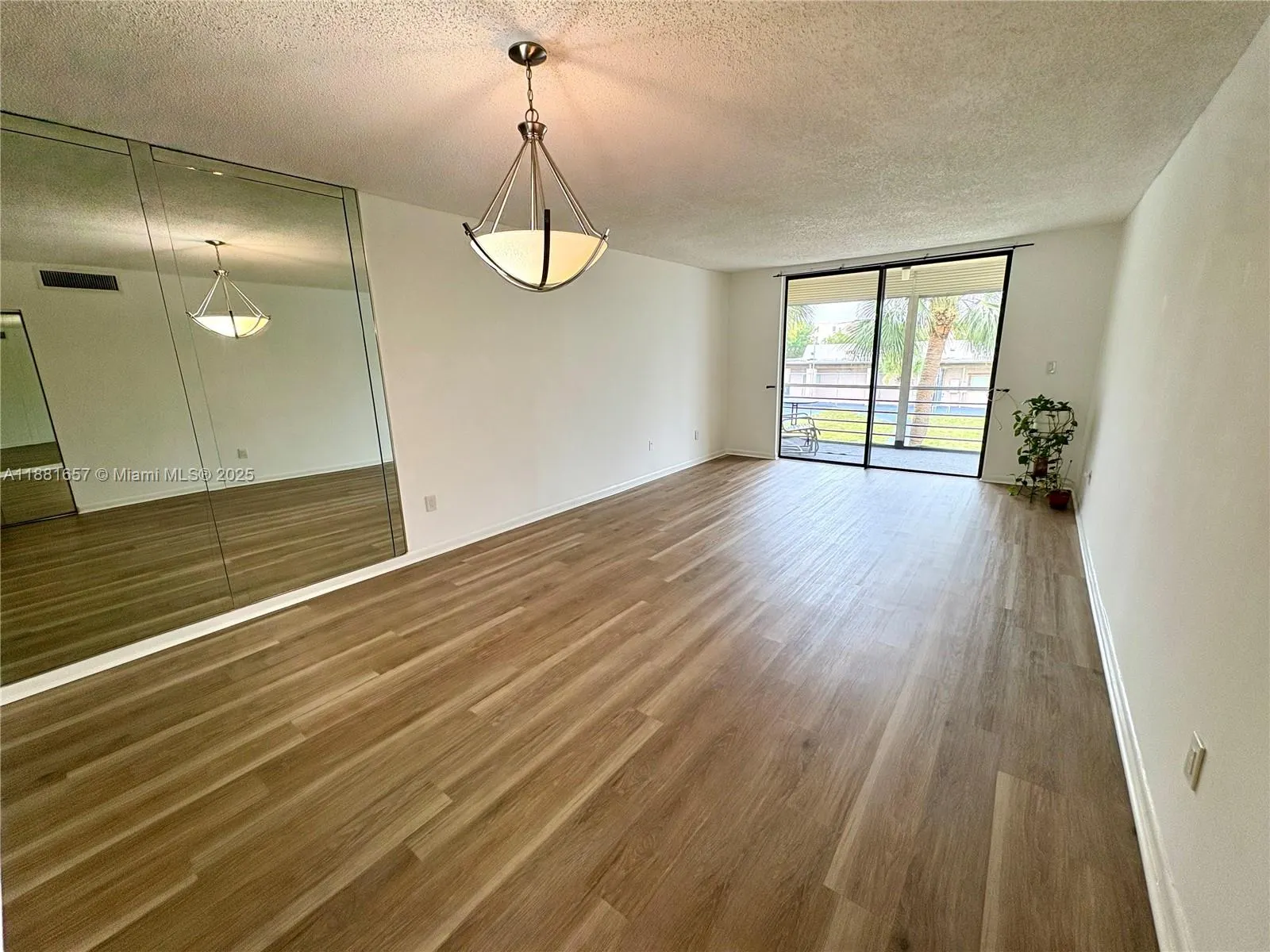 2860 Somerset Dr, #211K